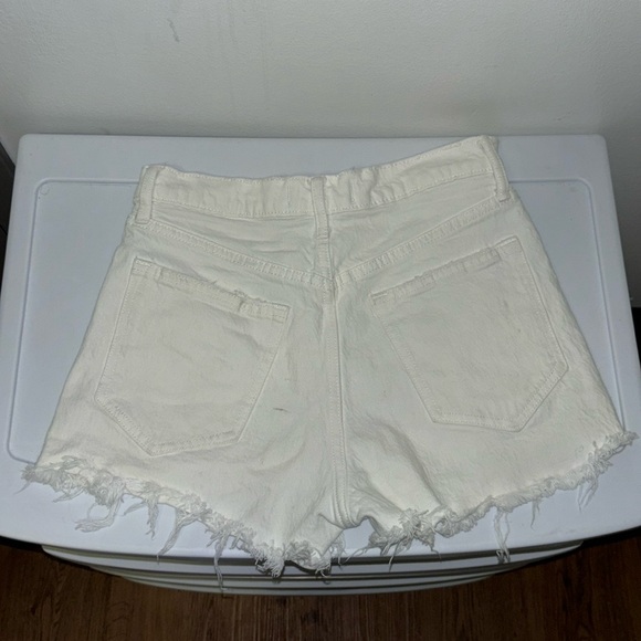 Abercrombie White The Mom Short High Rise - Picture 3 of 3